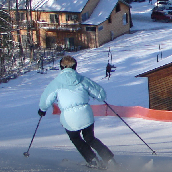 skiiing down slope